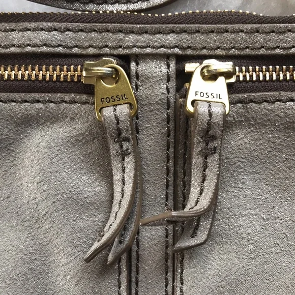 Fossil shimmer metallic Leather small Crossbody - Picture 6 of 13